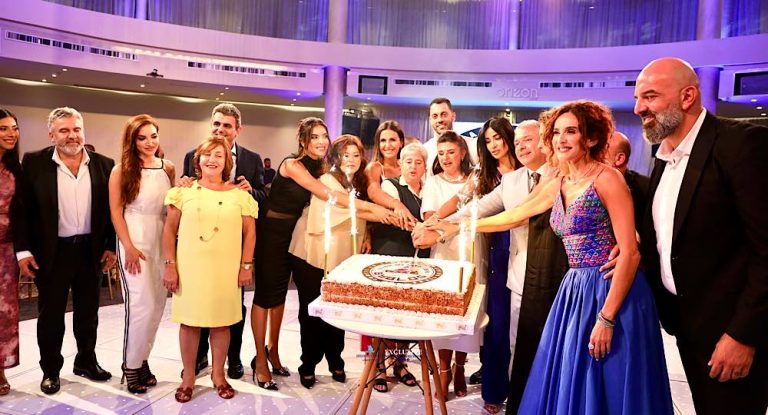 خاص-بالصور:لجنة القدامى في ثانوية راهبات القلبين الأقدسين تقيم حفلاً إجتماعياً تكريمياً  لدعم الطلاب