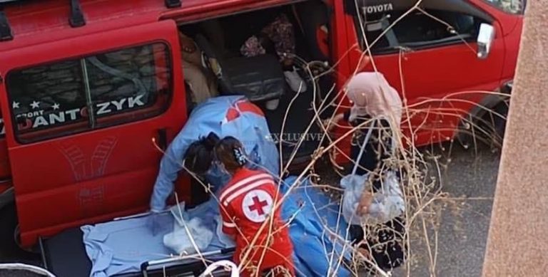 بالصّور – ولادة سيدة داخل فان على أوتوستراد البترون!