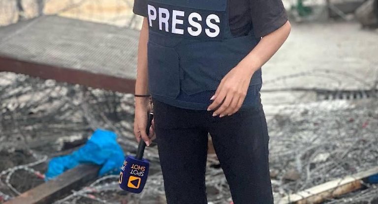 خاص- بفيديو مليء بالمشاعر صحافية لبنانية شابة تعلن إصابتها بالسرطان