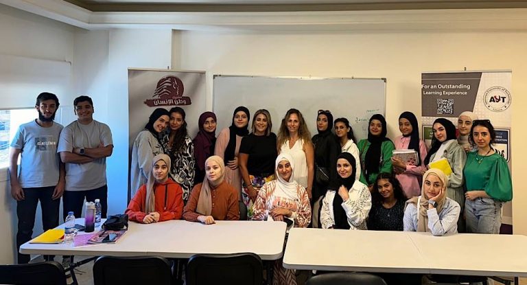 دورة لغّة ل”وطن الإنسان – طرابلس” والجامعة الأمريكيّة للتكنولوجيا