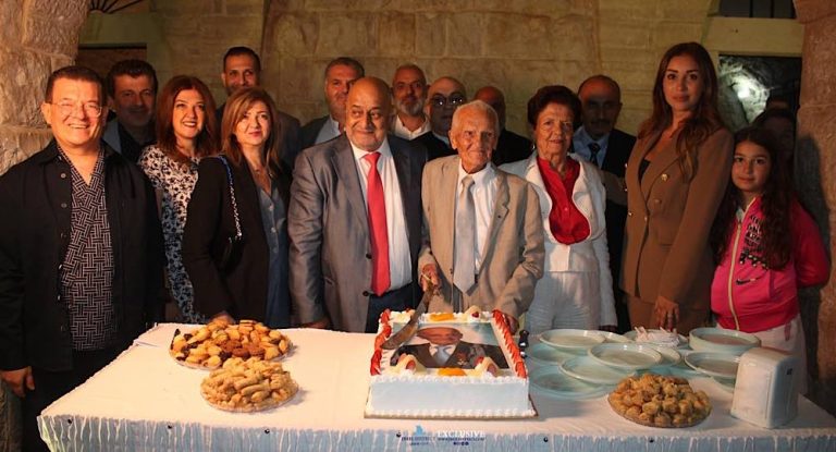 خاص-بالصور:تكريم الشاعر المخضرم أميل نون في مشمش