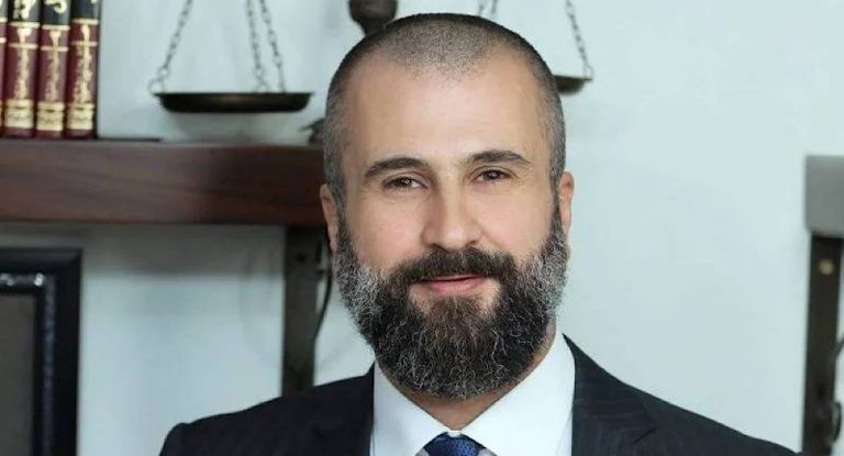 بالصّورة – دمار كبير لحق بمكتب واصف حركة بعد الغارة التي استهدفت محيط الطيّونة أمس