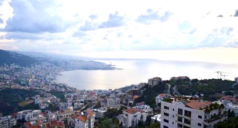 خاص-فضيحة كبرى…رئيس بلدية كسروانية يتجاهل قرارات إزالة مخالفات تهدد السلامة العامة