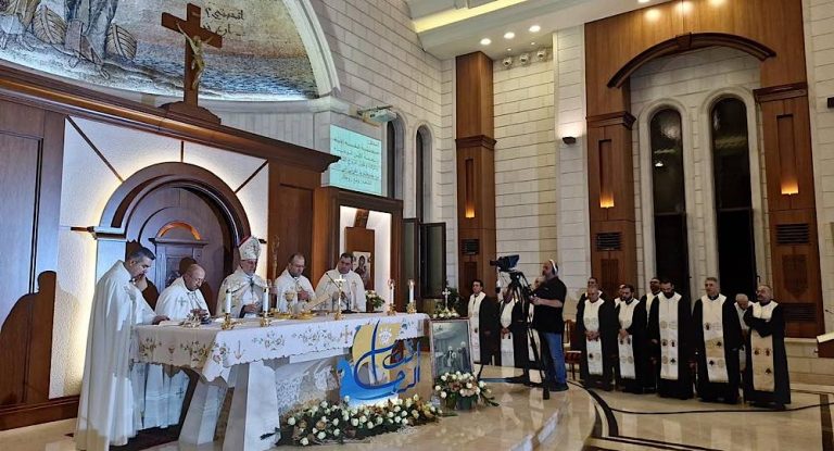 المطران عون يترأس قداس بدء السنة الطقسية الجديدة في جبيل