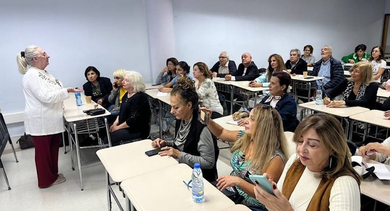 خاص-جامعة ال AUT تطلق برنامج “مدى الحياة” للمسنين.. سلسلة محاضرات تثقيفية مجانية