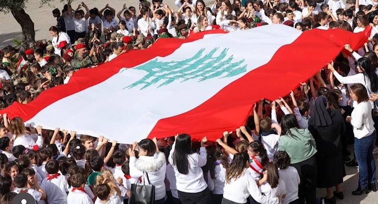 خاص-طلاب المرحلة الابتدائية في “الراهبات الأنطونيات – غزير” يحتفلون بعيد الاستقلال بفيديو كليب مميز