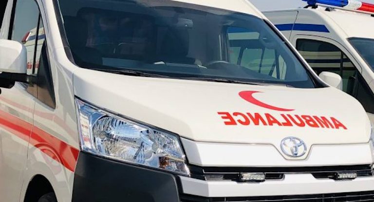 بالفيديو-‎لحظة قيام دبابة اسرائـيلية بدهس سيارة إسعاف في عيترون