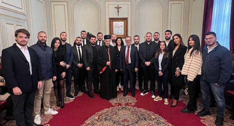 بالصور-مصلحة طلاب القوات اللبنانية تجدد التمسك بالإيمان والاستقلال في زيارة إلى بكركي