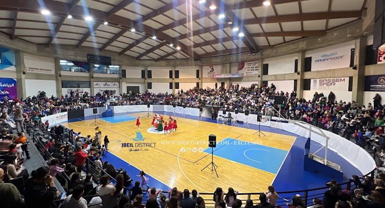 خاص-بالصور: حفل ميلادي ضخم لجمعية “حليم الحواط الخيرية” يجمع أطفال جبيل وقرى القضاء