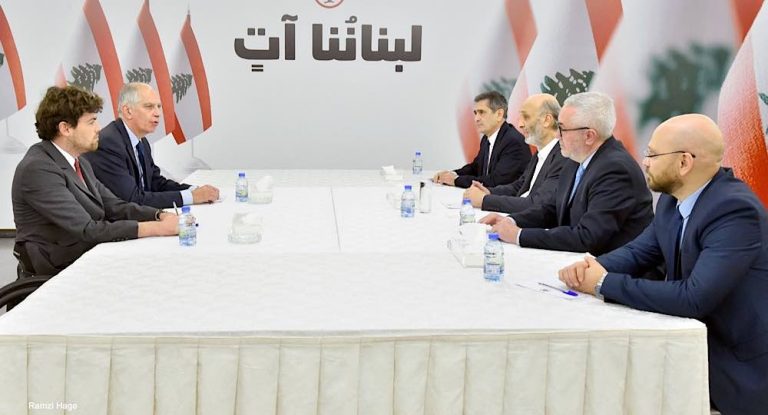 جعجع يلتقي السفير الفرنسي في معراب