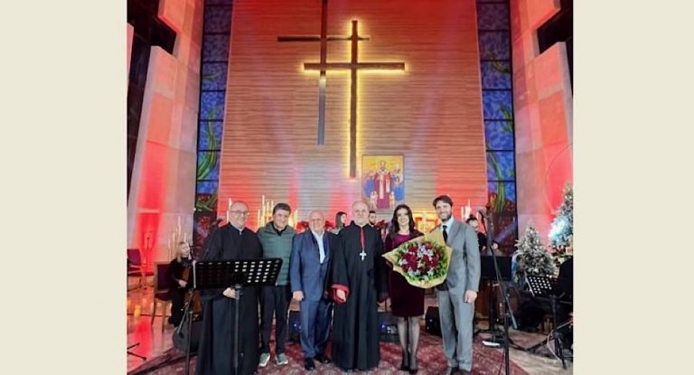 رعية مار زخيا عمشيت تحيي رسيتالاً ميلادياً برعاية المطران عون وبالتعاون مع مؤسسة ميشال عيسى
