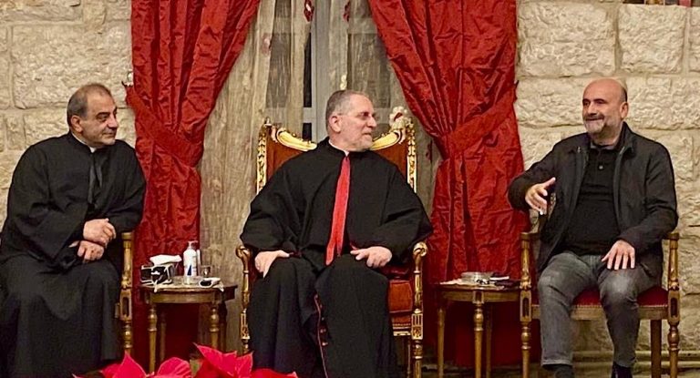 ابي رميا يعايد المطران عون والأباتي نعمة