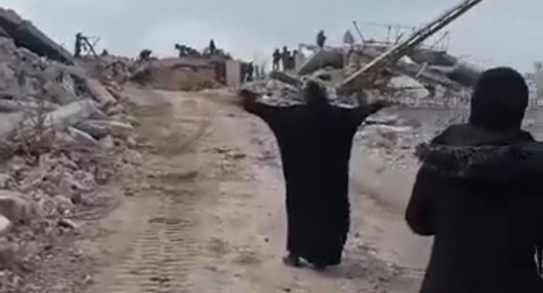 ‎هيدي بلادنا هيدي أرضنا…بالفيديو: سيّدة تتحدّى القوات الإسرائيليّة وجهاً لوجه