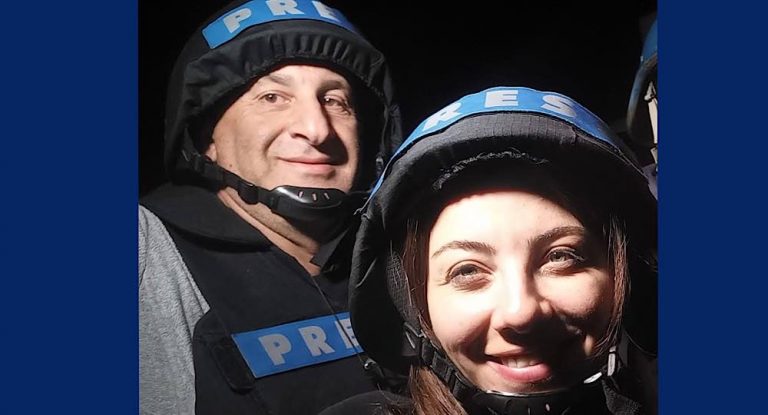 بالفيديو-الإعلامية لارا الهاشم توضح…اليكم الرواية الكاملة للاعتداء الذي تعرّض له فريق الـLBCI في الجنوب