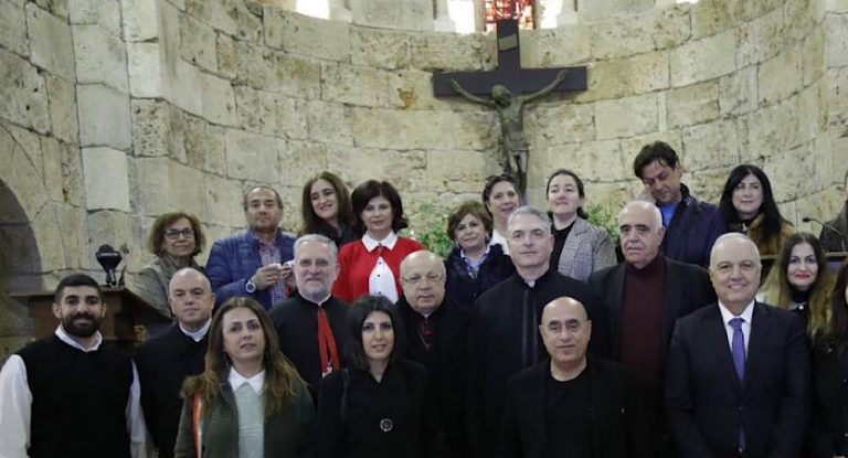 بالصور-ندوة “الإعلام وسيلة فعالة للتعريف بأهداف السنةالمقدسة” في أنطش جبيل