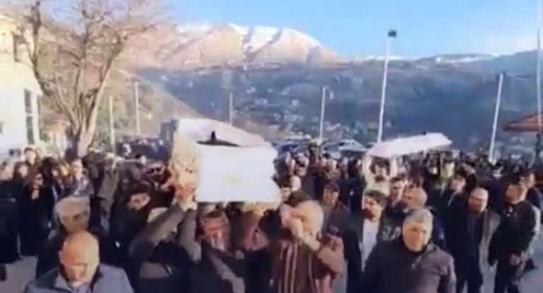 بالفيديو-تشييع جثمان الشاب خليل خليل في بلدته فاريا