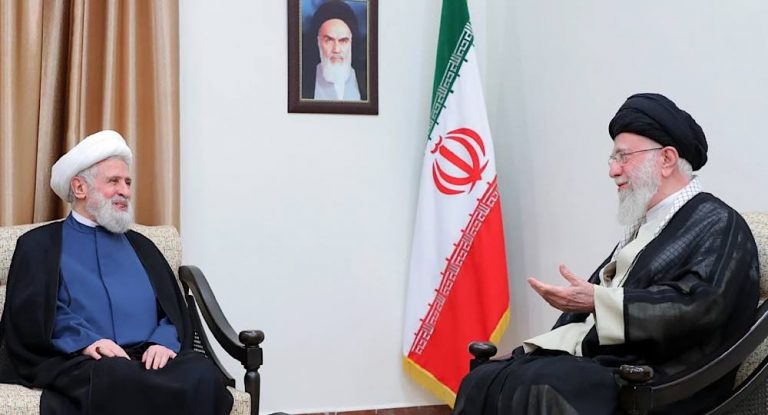خامنئي يعيّن أمين عام “حزب الله” نعيم قاسم ممثّلاً له في لبنان