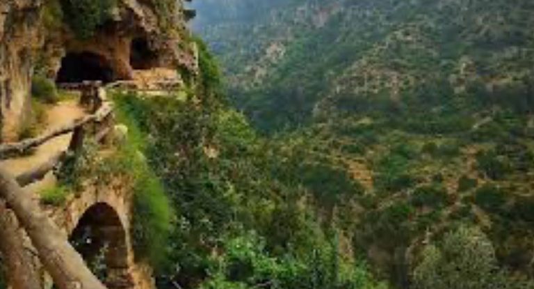 جدل حول تأهيل طرقات وادي قنوبين: تجاوز للصلاحيات أم تهديد للتراث؟