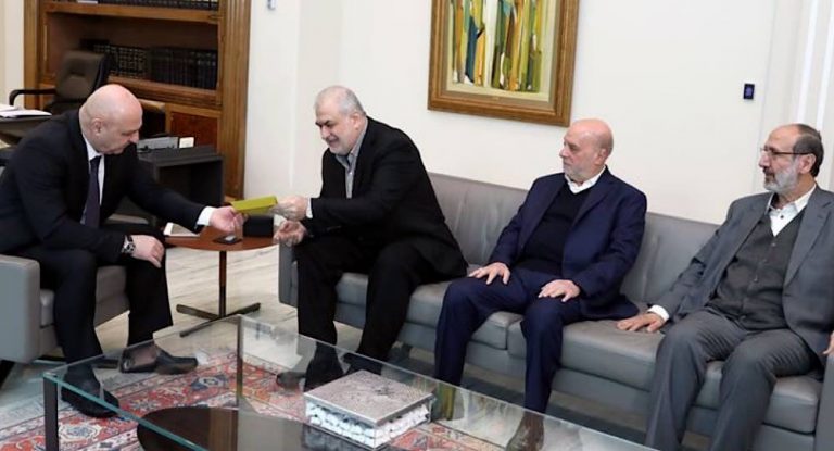 رئيس الجمهورية يتسلَّم دعوة للمشاركة في تشييع نصرالله