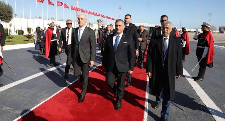 بالصورة- وصول وزير الداخلية أحمد الحجّار إلى تونس للمشاركة في الدورة ٤٢ لمجلس وزراء الداخلية العرب