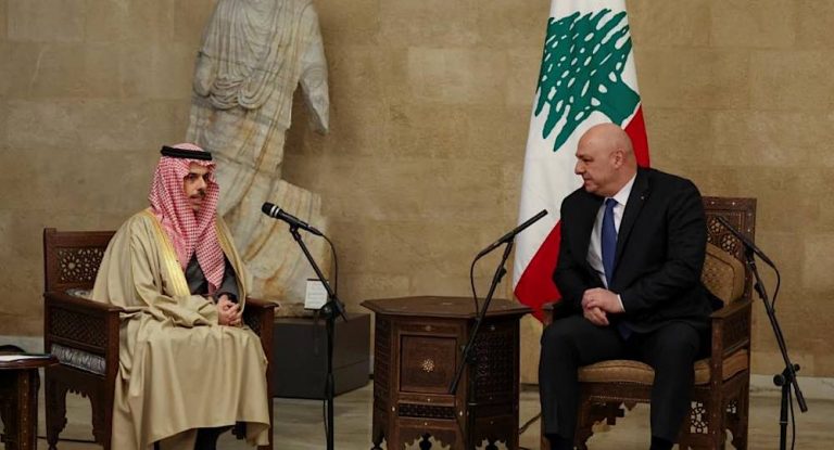 هدية السعودية لعون: رفع حظر السفر