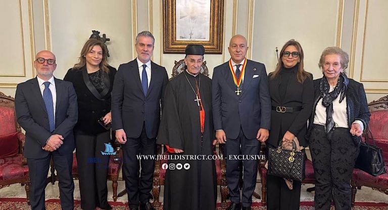 خاص-بالصور: البطريرك الراعي يمنح قنصل لبنان الفخري في فلورانس شربل الشبير وسام مار مارون