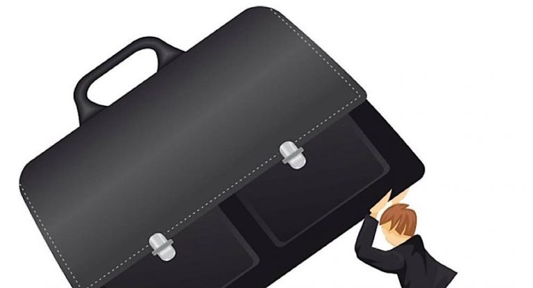 الوزيرة تشكو من “التهميش”