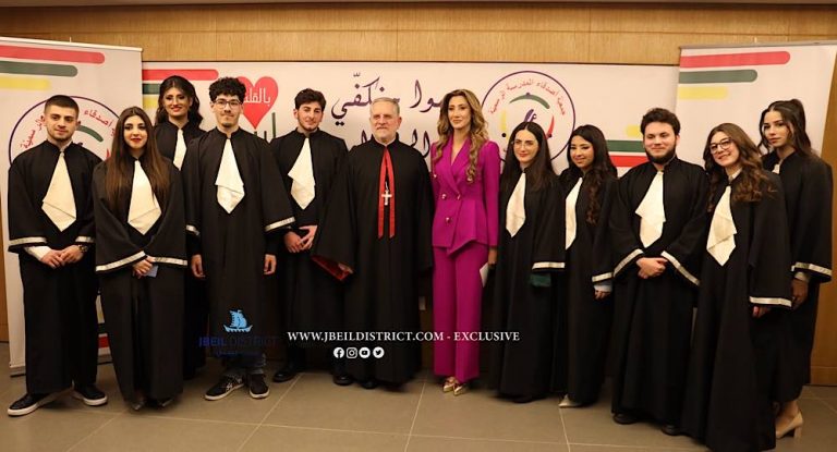 خاص-بالصور: جمعية أصدقاء المدرسة الرسمية في قضاء جبيل تكرم الجهات المانحة والطلاب المتفوقين