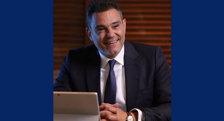 بطاقة هوّية لرئيس مجلس بلديّ منتظر لجونية