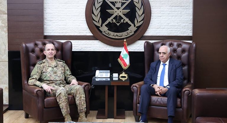 قائد الجيش عرض والقصيفي لاوضاع البلاد ومهمات الجيش: الأمن في الداخل تحت السيطرة