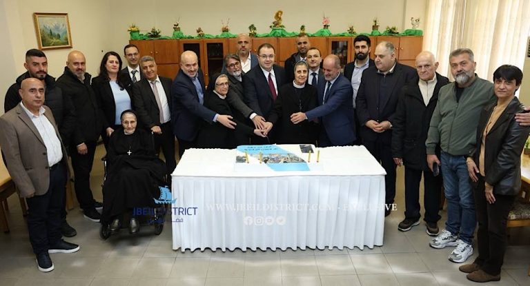 بالصور-تكريم الأم استر بركات والاخت آلين بركات رسولتي الانسانية…العتيّق : هذا اليوم يوم وطني بامتياز