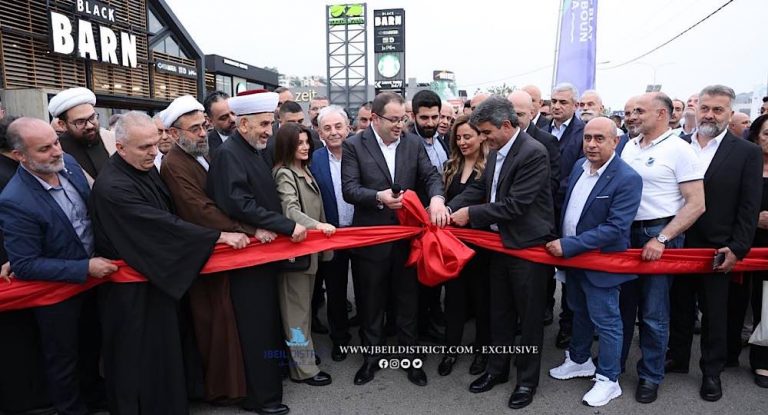 بلدية بلاط – قرطبون – مستيتا تُدشّن المدخل الجنوبي وتطلق شعارها الجديد…عبدو العتيّق :  مكملين ما في شي بوقفنا