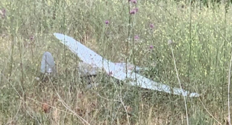 بالفيديو-سقوط مسيرة في جنوب لبنان ومقتل عنصر في حزب الله بصاروخ على جرافة