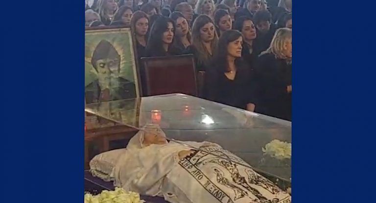وداع رسمي وشعبي لنهاد الشامي في كنيسة مار ميخائيل – المزاريب