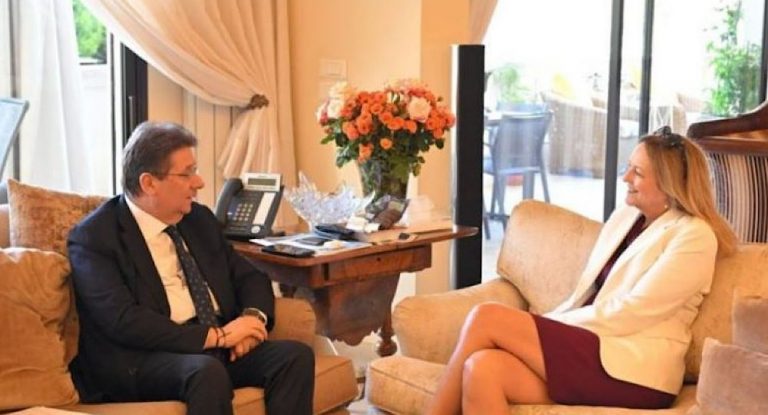 كنعان التقى جونسون: الإصلاحات المالية و ال ١٧٠١ ودعم الجيش