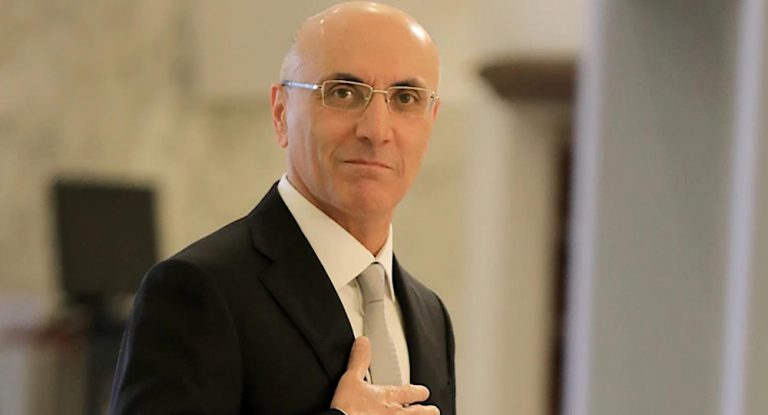 بالفيديو: الوزير يعتذر