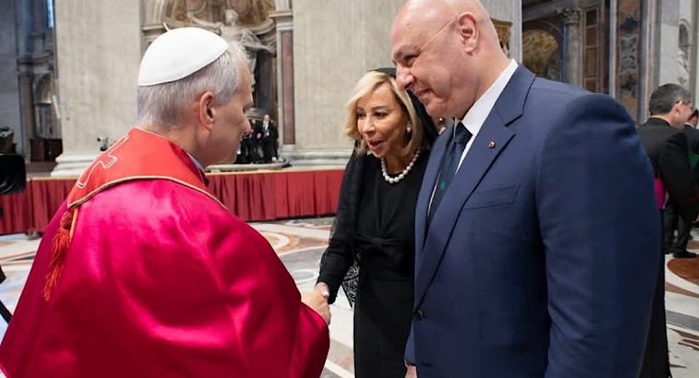 الرئيس عون للبابا: اللبنانيوّن ينتظرونك بفارغ الصبر