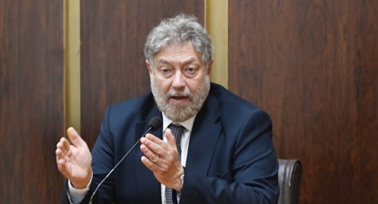 حادث مؤسف يطال النائب افرام قبيل زيارة الحبر الأعظم… فهل يشارك؟