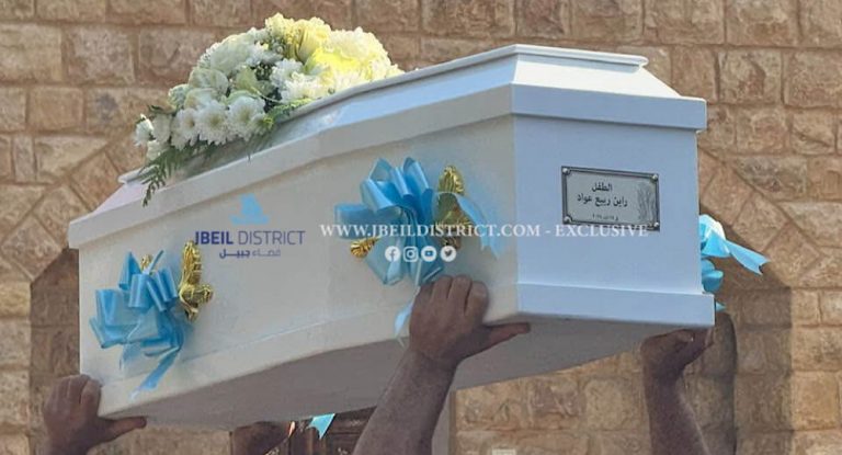 بالفيديو-عمشيت تودّع الطفل راين ربيع عواد ابن الخمس سنوات