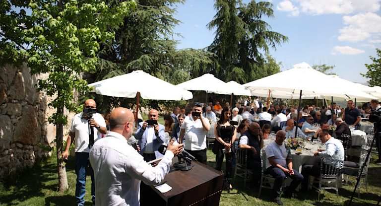 بالصور-لقاء جامع وموسع في دارة ابي رميا: نحن يداً واحدة من أجل مصلحة جبيل