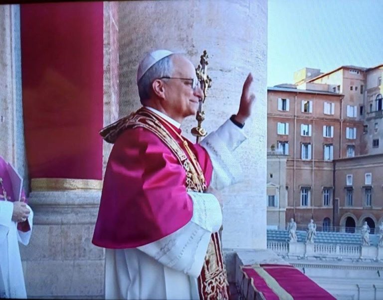 رحلة البابا بدأت… تركيا ثمّ لبنان