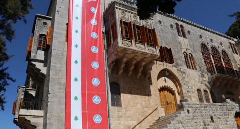 حرب إعلامية بين المختارة والجاهلية.. اليكم السبب!