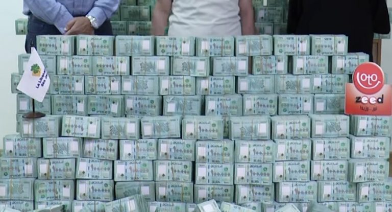 بالفيديو-“ما كنت أحلم شوف هيدا المبلغ قدامي”… تعرفوا إلى الفائز بجائزة “اللوتو” الأولى