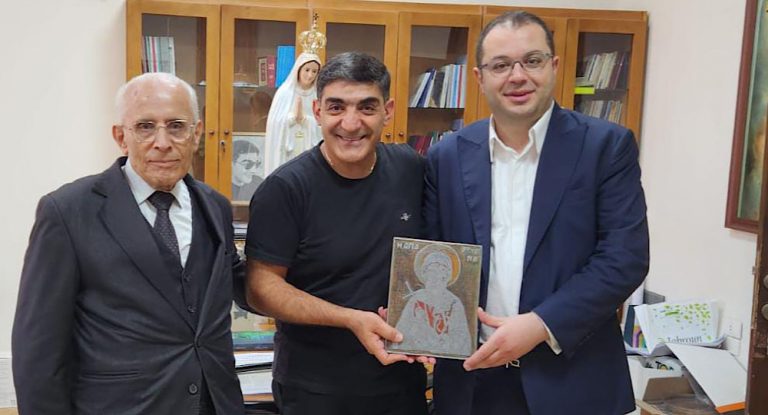 عبدو العتيّق ينسّق مع الأب عبود احتفال عيد القديسة أكويلينا الجبيلية