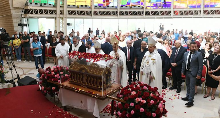 الراعي في قداس لمناسبة زيارة ذخائرة القديسة تيريز: وطننا يقف اليوم أمام مفترق طرق إمّا أن يتابع السير في نفق المراوحة والإنقسام أو أن ينهض من جديد على أساسات الشركة والتجدّد