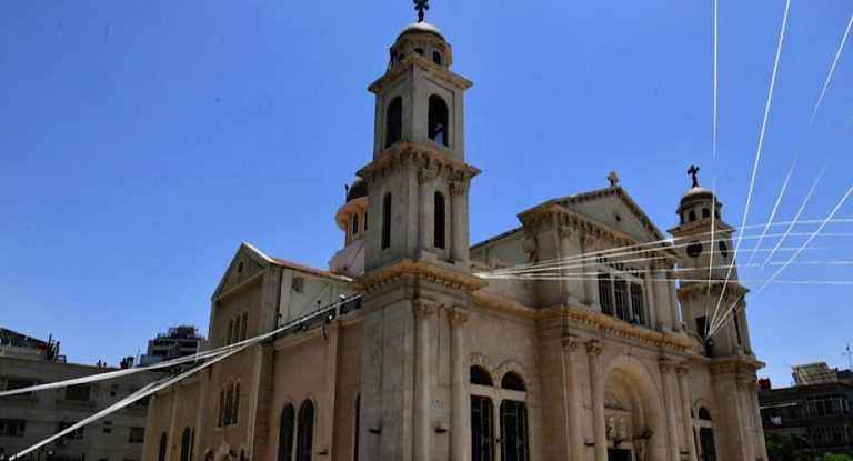 بالفيديو والصور – تشييع ضحايا تفجير كنيسة مار الياس في دويلعة -دمشق