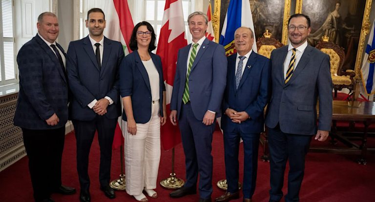 بالصور-شراكة بين حكومة نوفا سكوشا في هاليفاكس وجامعتي AUB و LAU