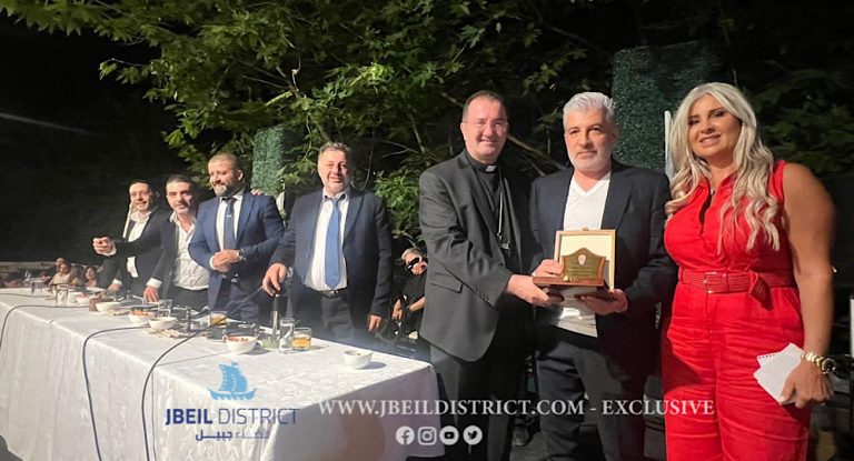 بالصور-فرقة المجد للزجل اللبناني”تحيي العشاء السنوي لنادي النهضة في تنورين التحتا