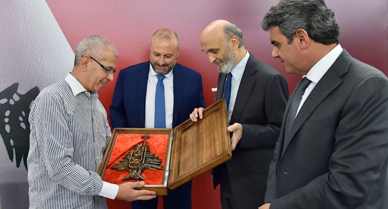 بالصور-جعجع استقبل وفدًا من العاقورة بحضور النائب زياد الحواط