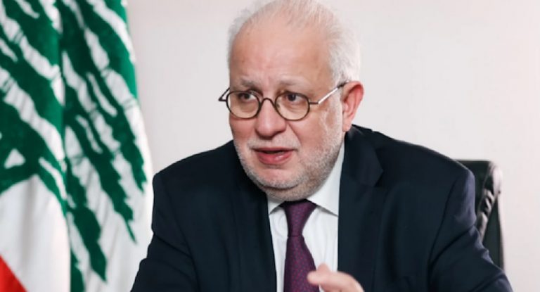 لماذا قطع وزير العدل إجازته وعاد إلى لبنان؟